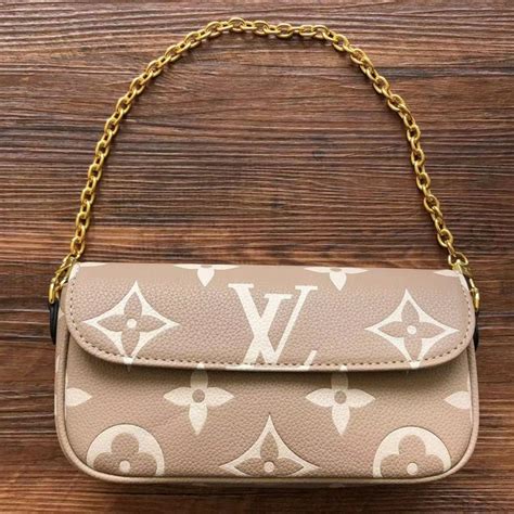 louis vuitton ivy woc.